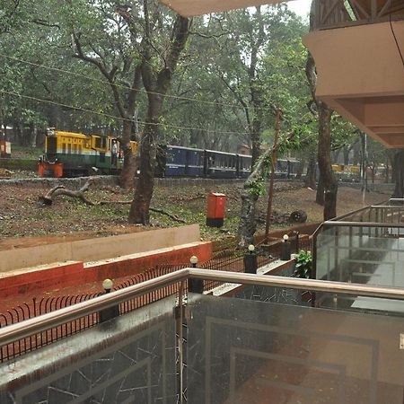 Hunjar House Hotel Panvel Exterior photo