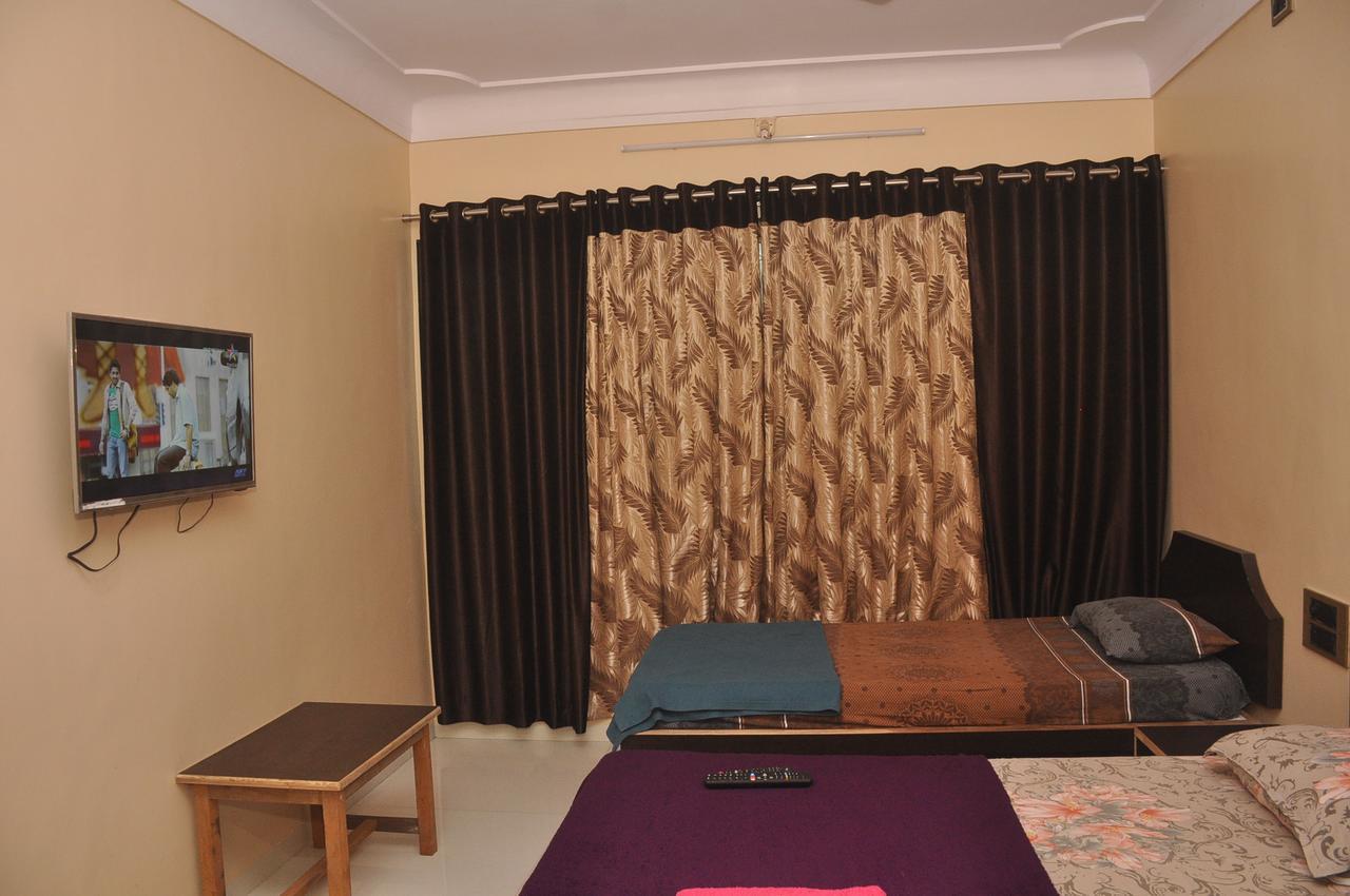 Hunjar House Hotel Panvel Exterior photo