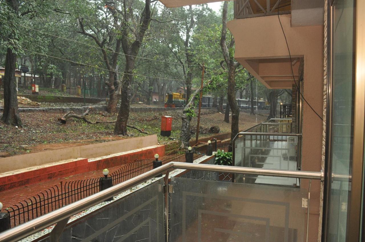 Hunjar House Hotel Panvel Exterior photo